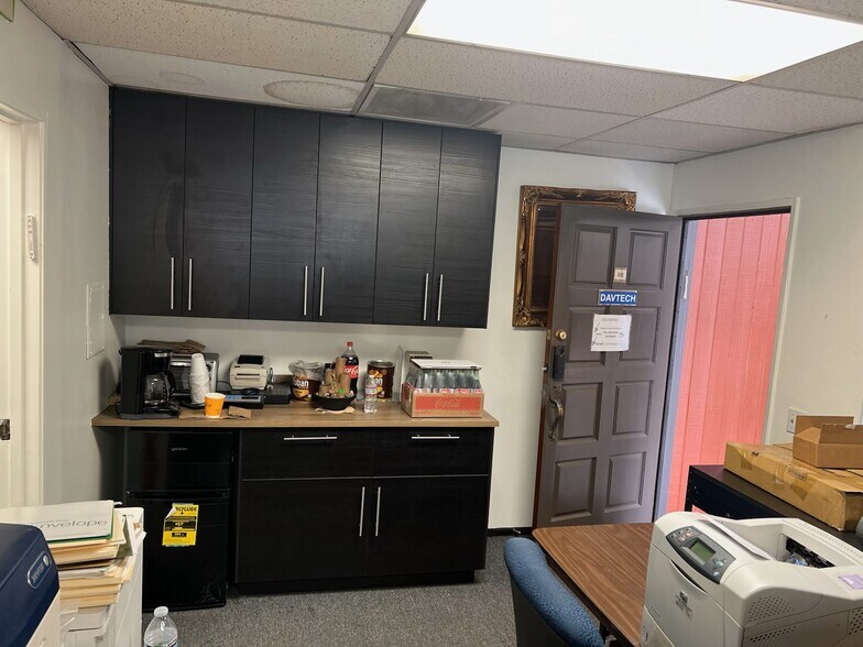 More Photos Of 209 W Alameda Ave, Burbank Loft Creative Space For Sale