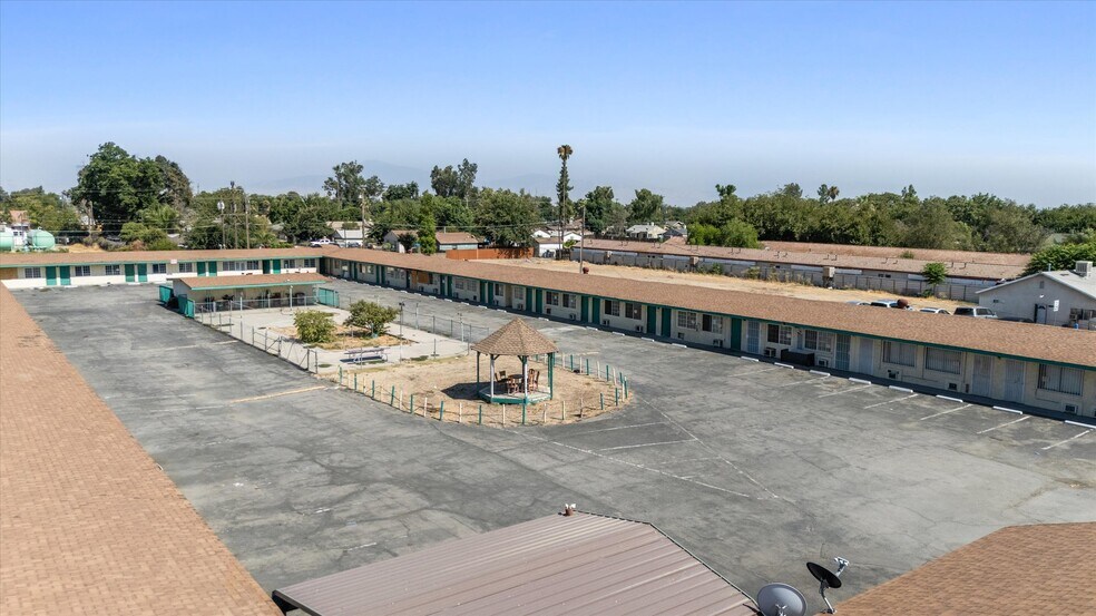 More Photos Of 1010 S Union Ave, Bakersfield Hotel For Sale