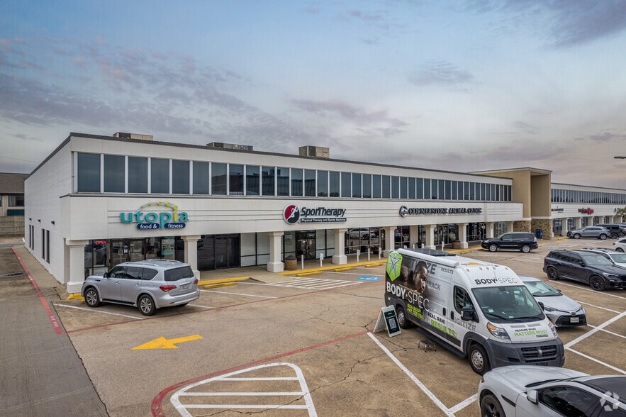 More Photos Of 11909 Preston Rd, Dallas General Retail For Lease
