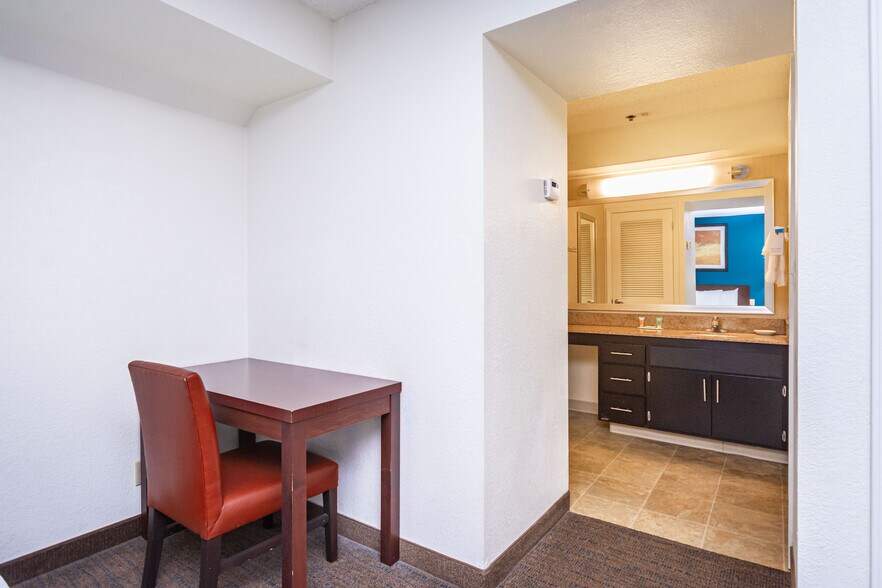 More Photos Of 1530 Howe Ave, Sacramento Hotel For Sale