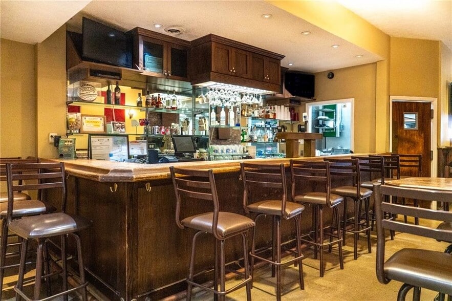 More Photos Of 10 Market St, Pittsburgh Restaurant For Sale