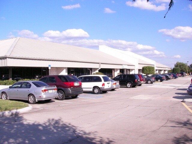 More Photos Of 4951 E Adamo Dr, Tampa Showroom For Lease