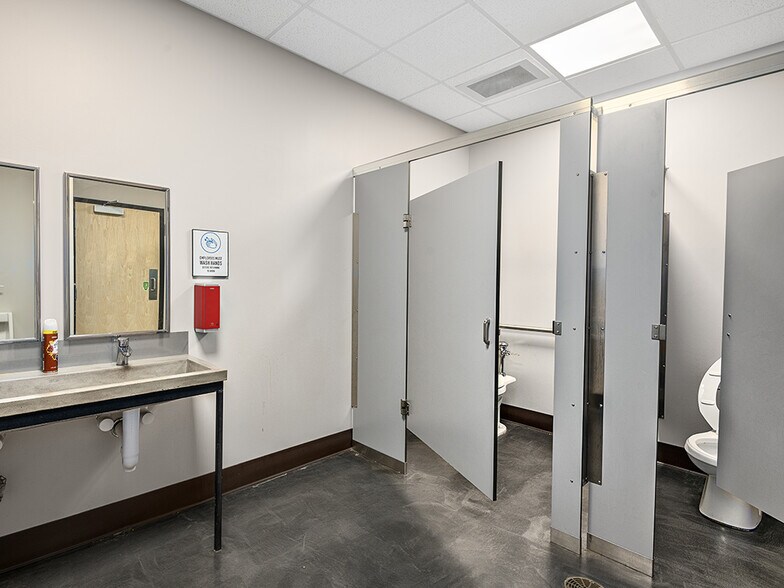 More Photos Of 101 E Allen St, Hendersonville Medical For Lease