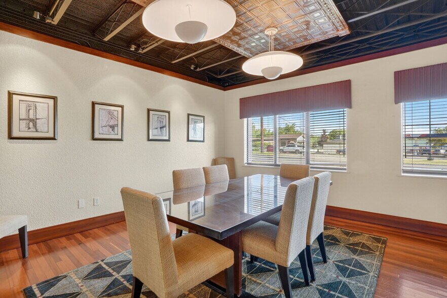 More Photos Of 1104 S Mitchell St, Cadillac Office For Sale