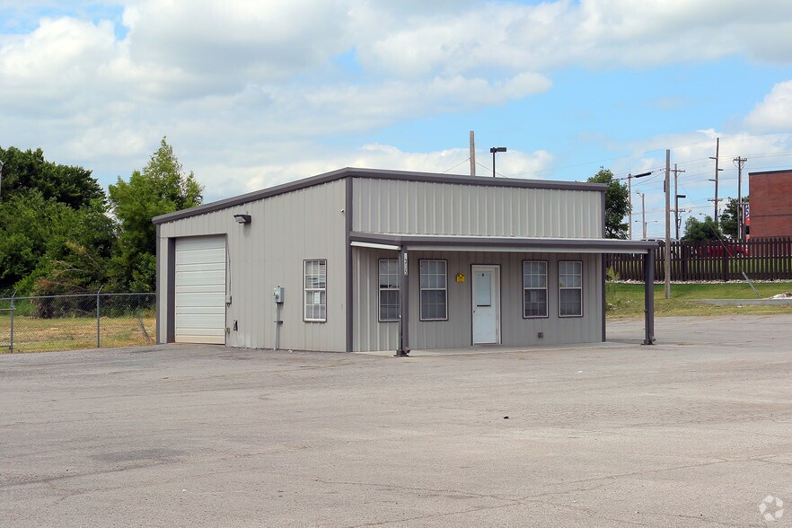 More Photos Of 6305-A-6305-B E 11th St, Tulsa Auto Dealership For Lease