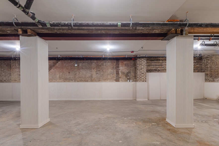 More Photos Of 23 W Broughton St, Savannah Apartments For Lease