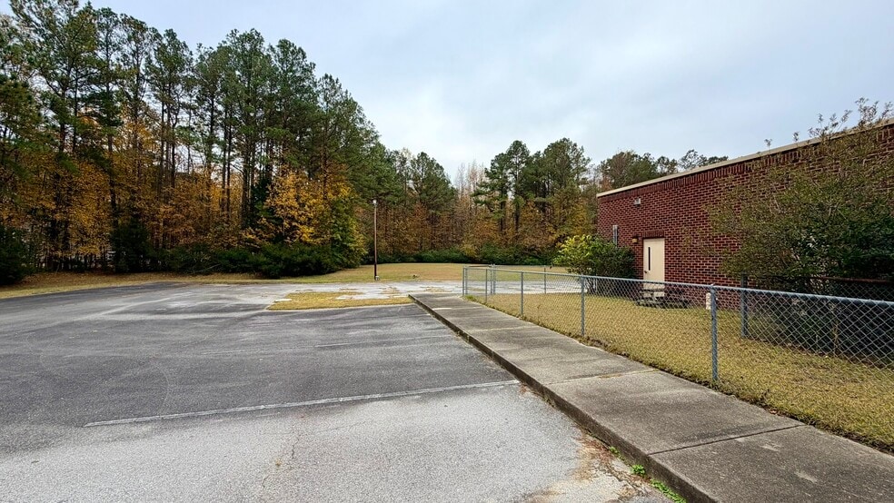 More Photos Of 521 W Grantham Rd, New Bern Specialty For Sale