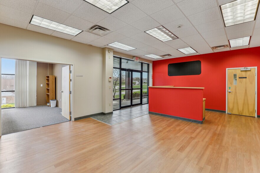 More Photos Of 60 Overbrook Dr, Monroe Flex For Sale