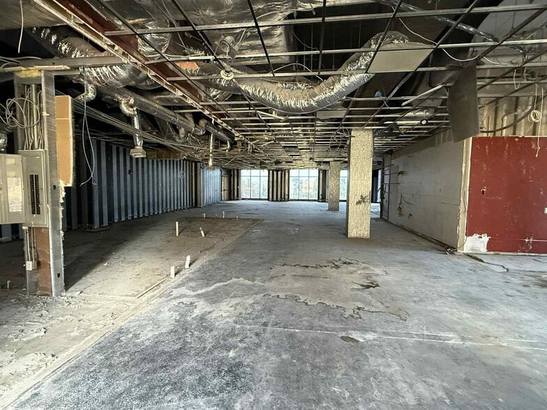 More Photos Of 215 W College Ave, Tallahassee Office For Sale