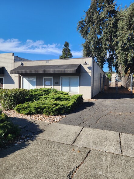 Primary Photo Of 459-461 Walnut St, Napa Warehouse For Lease