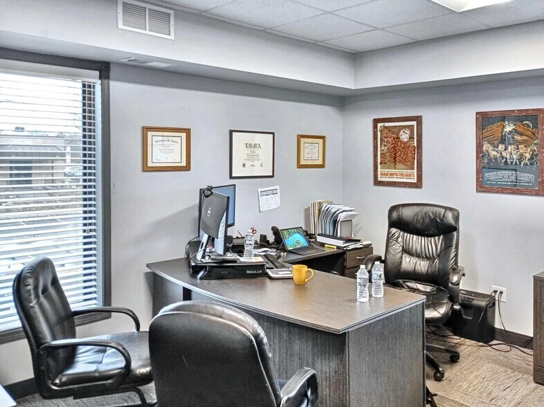 More Photos Of 2435 W Glenwood Ave, Joliet Office For Sale