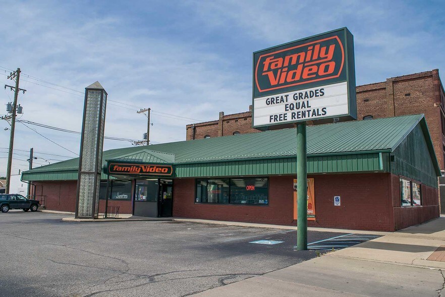 More Photos Of 53 E Market St, Wabash Storefront Retail Office For Lease