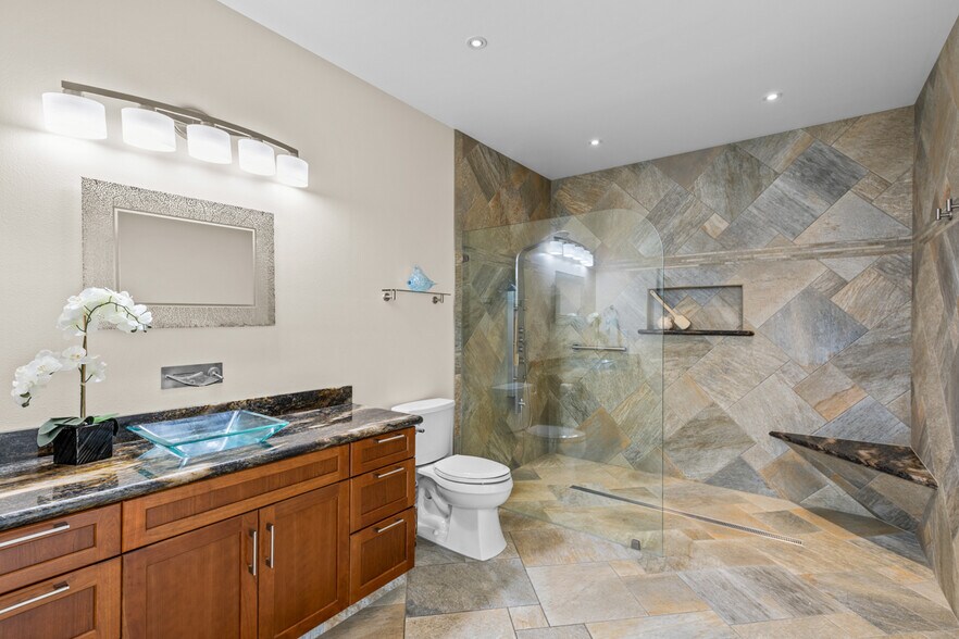 More Photos Of 73-5568 Maiau St, Kailua Kona Flex For Sale