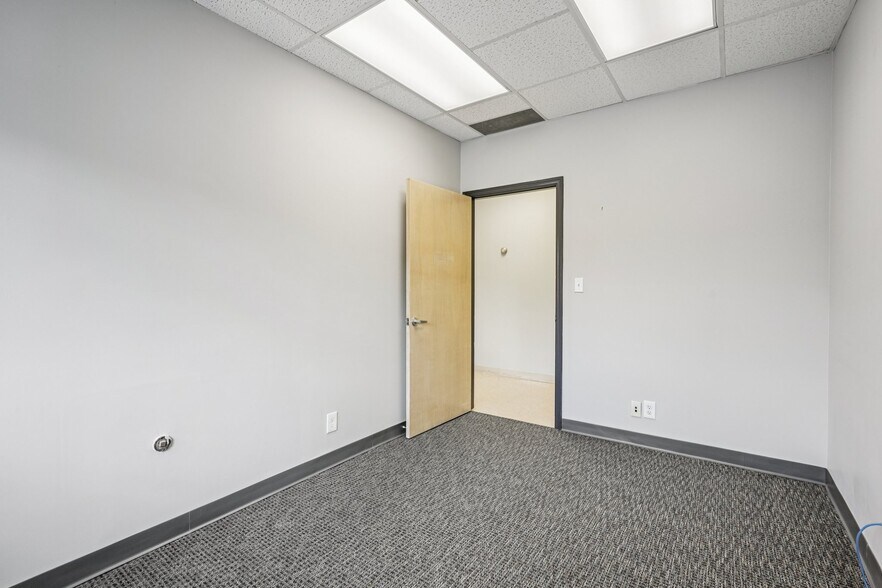 More Photos Of 970 N Broadway, Yonkers Medical For Lease
