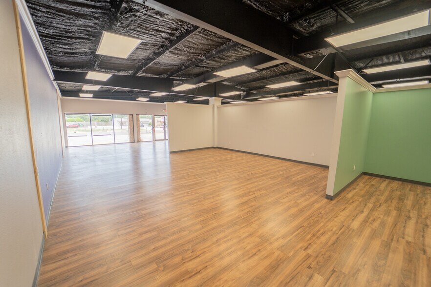 More Photos Of 6602 N Navarro St, Victoria General Retail For Sale