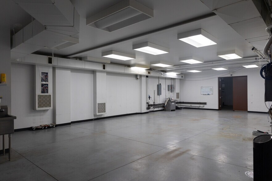 More Photos Of 6390 N Broadway, Denver Manufacturing For Lease