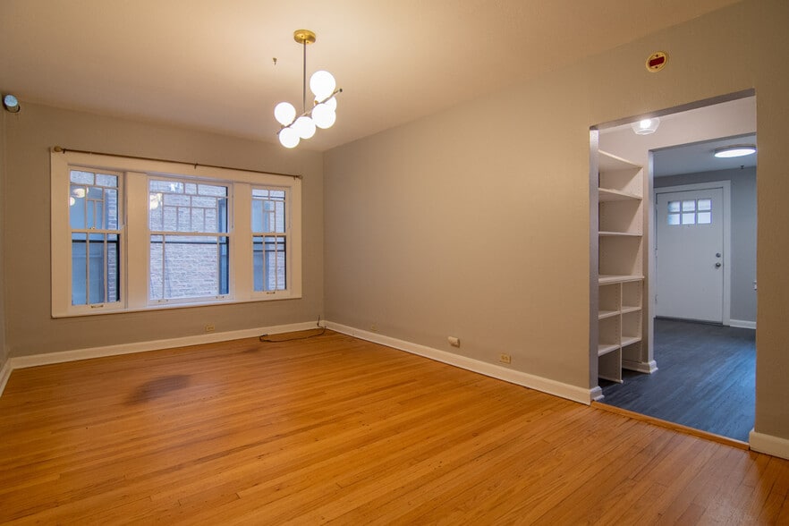 More Photos Of 844 W Lakeside Pl, Chicago Multifamily For Sale