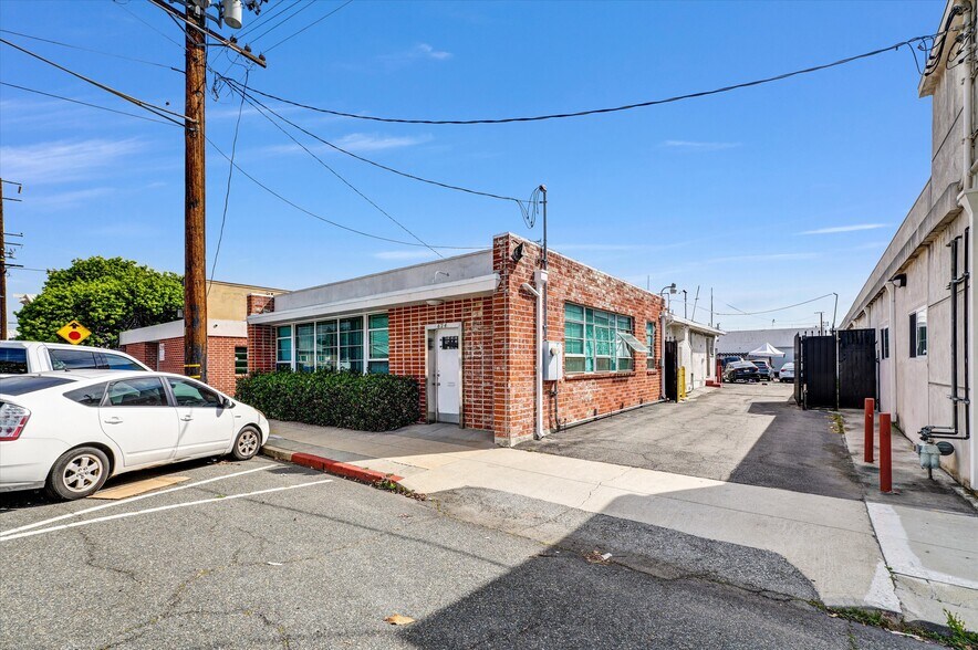 Primary Photo Of 624 Palm Ave, Alhambra Manufacturing For Sale