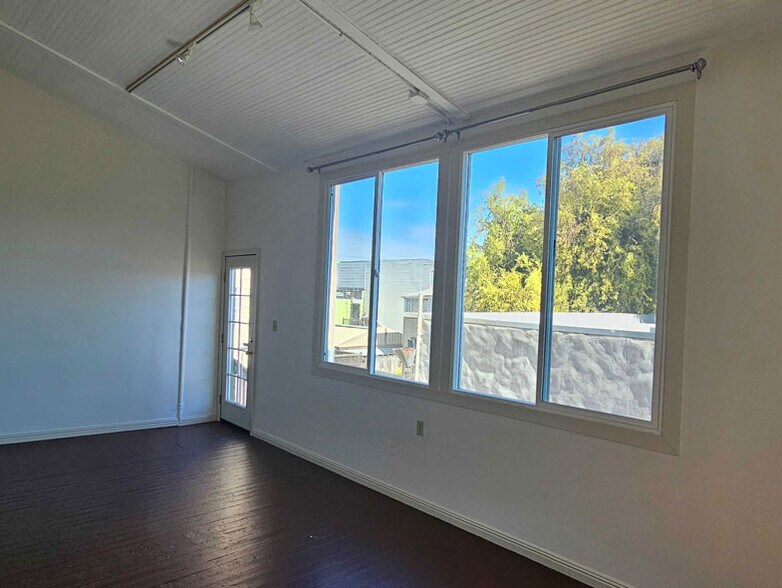 More Photos Of 327-329 Noe St, San Francisco Storefront Retail Residential For Sale