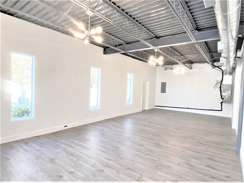 More Photos Of 1506 54th Ave N, Saint Petersburg Storefront Retail Office For Sale