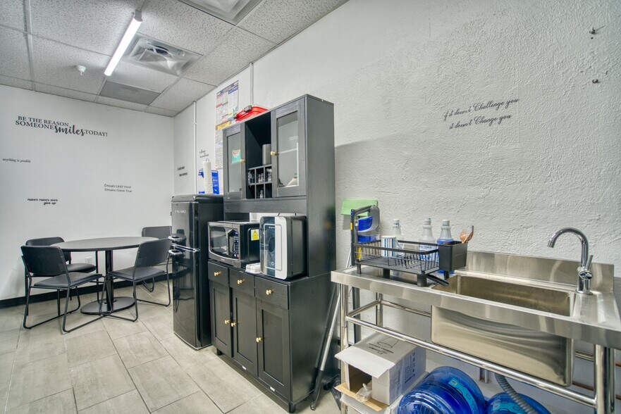 More Photos Of 2027-2035 Broadway, Boulder General Retail For Sale