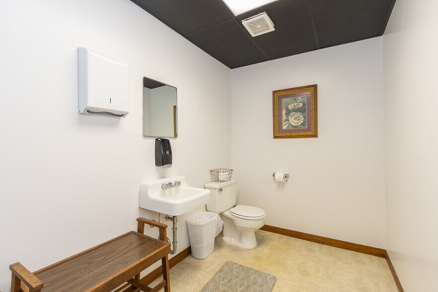 More Photos Of 210 N McDuffie St, Anderson Office For Sale