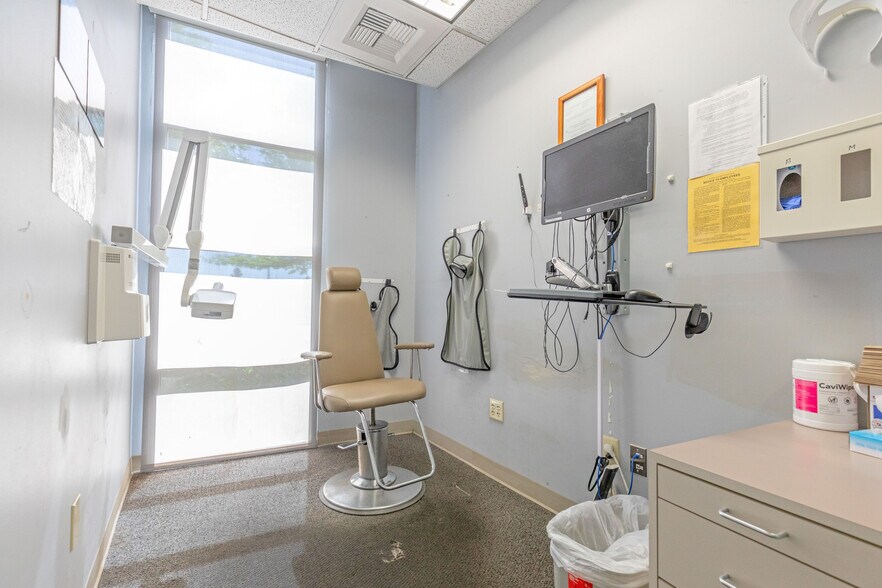 More Photos Of 7141 Fair Oaks Blvd, Carmichael Medical For Sale