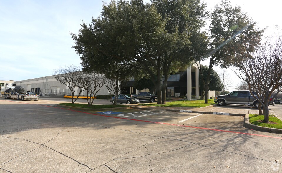 More Photos Of 1505 Wallace Dr, Carrollton Warehouse For Lease
