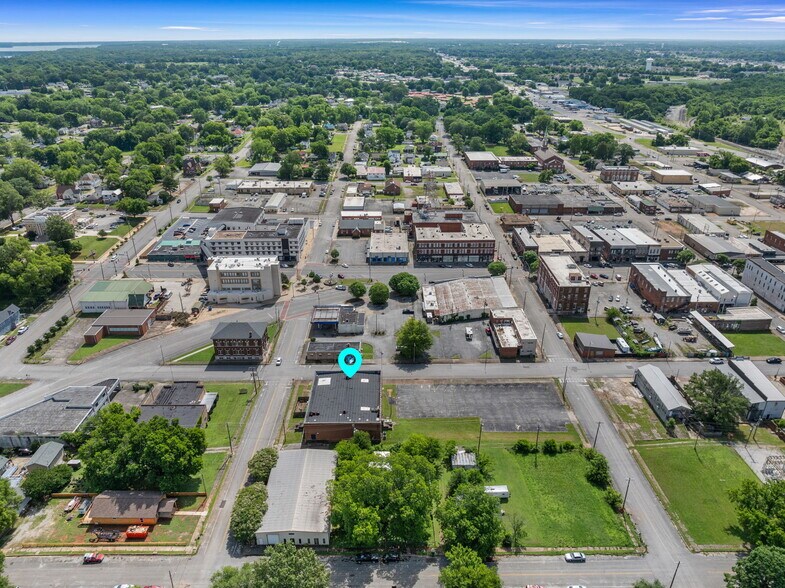 More Photos Of 419 N Raleigh Ave, Sheffield Specialty For Sale