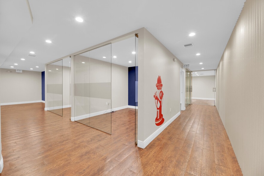 More Photos Of 224 NE 32nd Ct, Oakland Park Warehouse For Lease