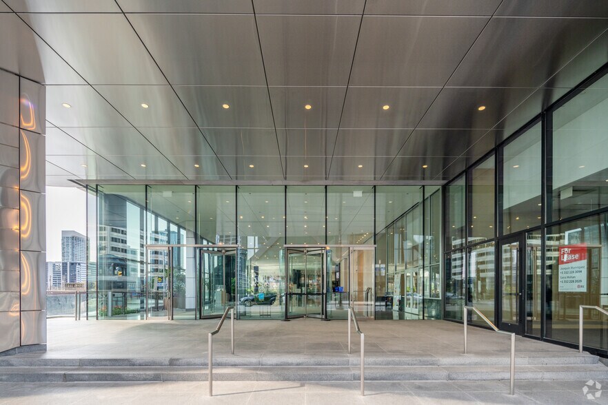 More Photos Of 300 S Riverside Plz, Chicago Office For Lease