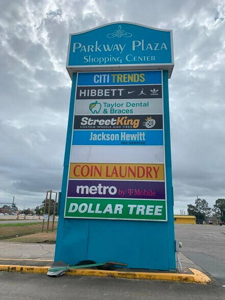 More Photos Of 2001 NW Evangeline Trwy, Lafayette Unknown For Lease