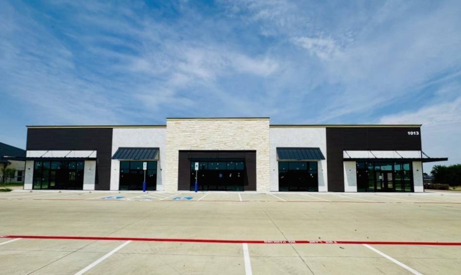 More Photos Of 1013 FM 1187, Crowley General Retail For Lease