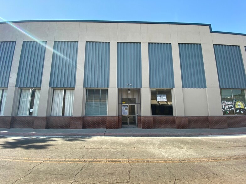 More Photos Of 125-129 N Main St, Porterville Storefront Retail Office For Lease