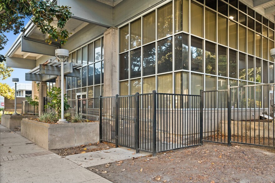 More Photos Of 9 S El Dorado St, Stockton Office For Sale