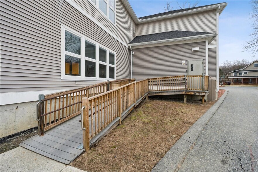 More Photos Of 443 W Lowell Ave, Haverhill Office For Sale