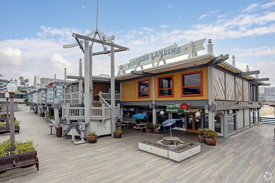 More Photos Of 100 Fishermans Wharf, Redondo Beach Bar For Lease