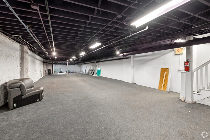 More Photos Of 22 N 5th St, Minneapolis General Retail For Sale
