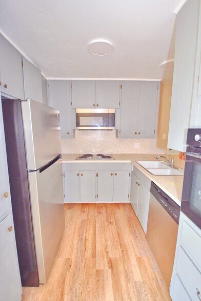 More Photos Of 402 S Tyler St, Beeville Apartments For Sale