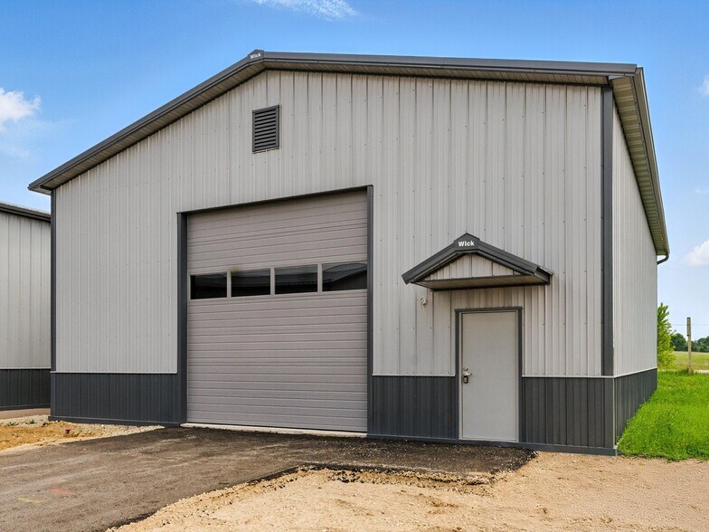 Primary Photo Of W4838 County Rd RR, Random Lake Manufacturing For Sale