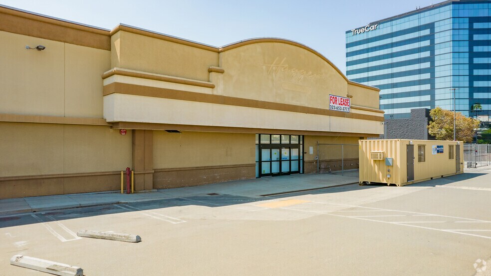 More Photos Of 3443 S Sepulveda Blvd, Los Angeles Supermarket For Lease