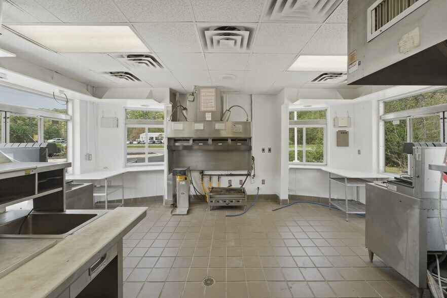 More Photos Of 5079 James Madison Pky, King George Fast Food For Sale