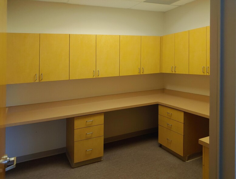 More Photos Of 17431 N 71st Dr, Glendale Medical For Lease