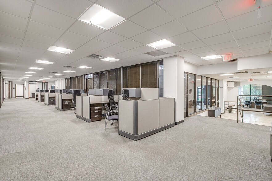 More Photos Of 6451 Brentwood Stair Rd, Fort Worth Office For Lease