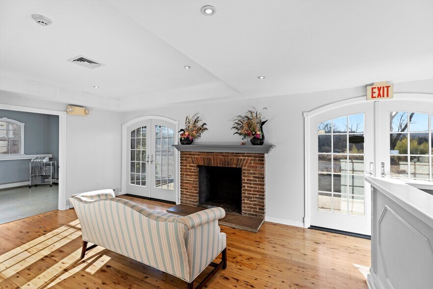 More Photos Of 6610 Lower York Rd, New Hope Freestanding For Sale