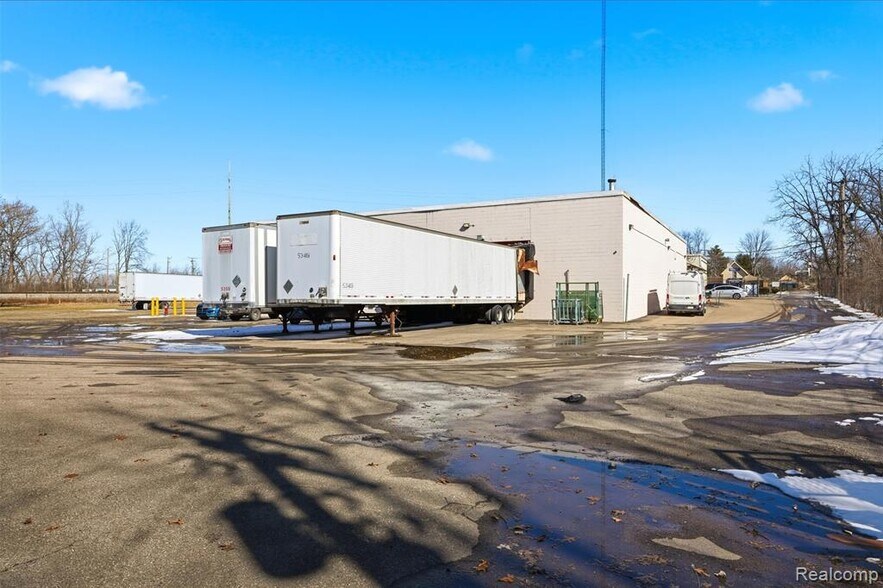 More Photos Of 415 N Lafayette St, South Lyon Warehouse For Sale