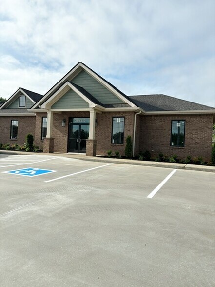 Primary Photo Of 2678 Townsend Ct, Clarksville Medical For Lease