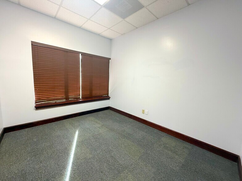 More Photos Of 125 W Pineview St, Altamonte Springs Medical For Lease