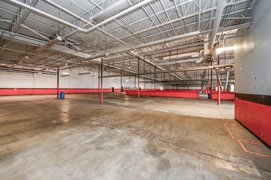 More Photos Of 12002 Southwest Fwy, Meadows Place Freestanding For Lease