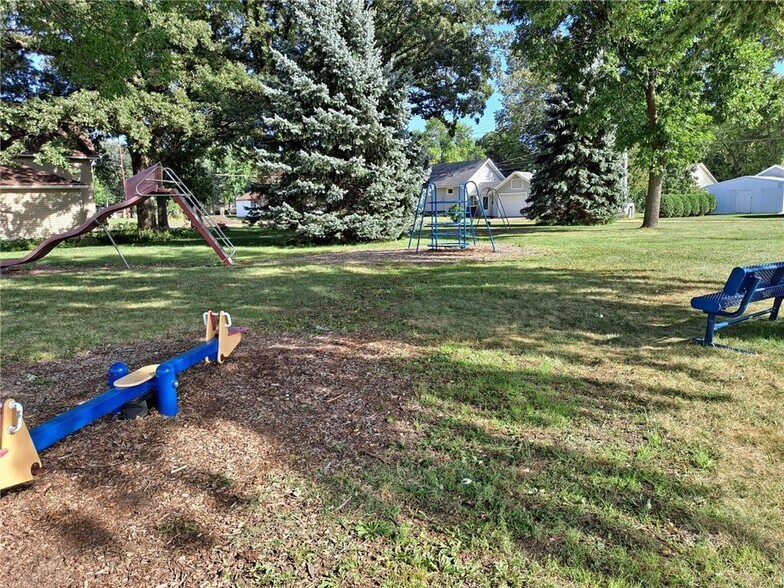 More Photos Of 905 E Fifth St, Blue Earth Apartments For Sale